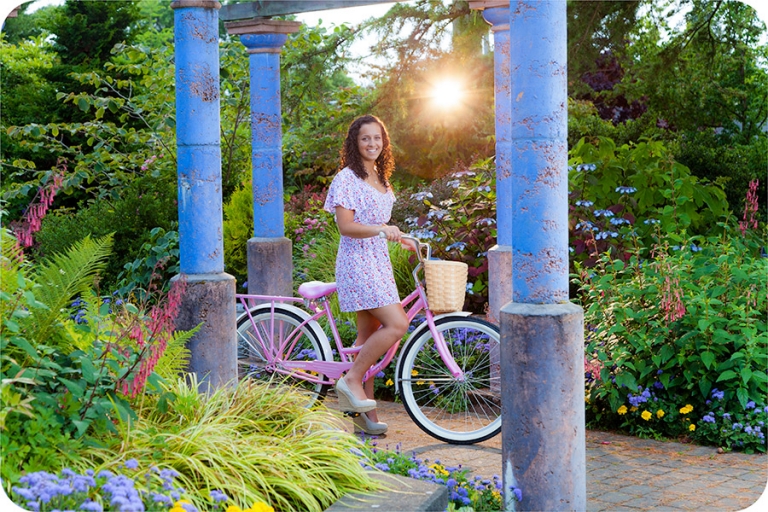 Beautiful Senior Pictures for Girls in Everett, Washington